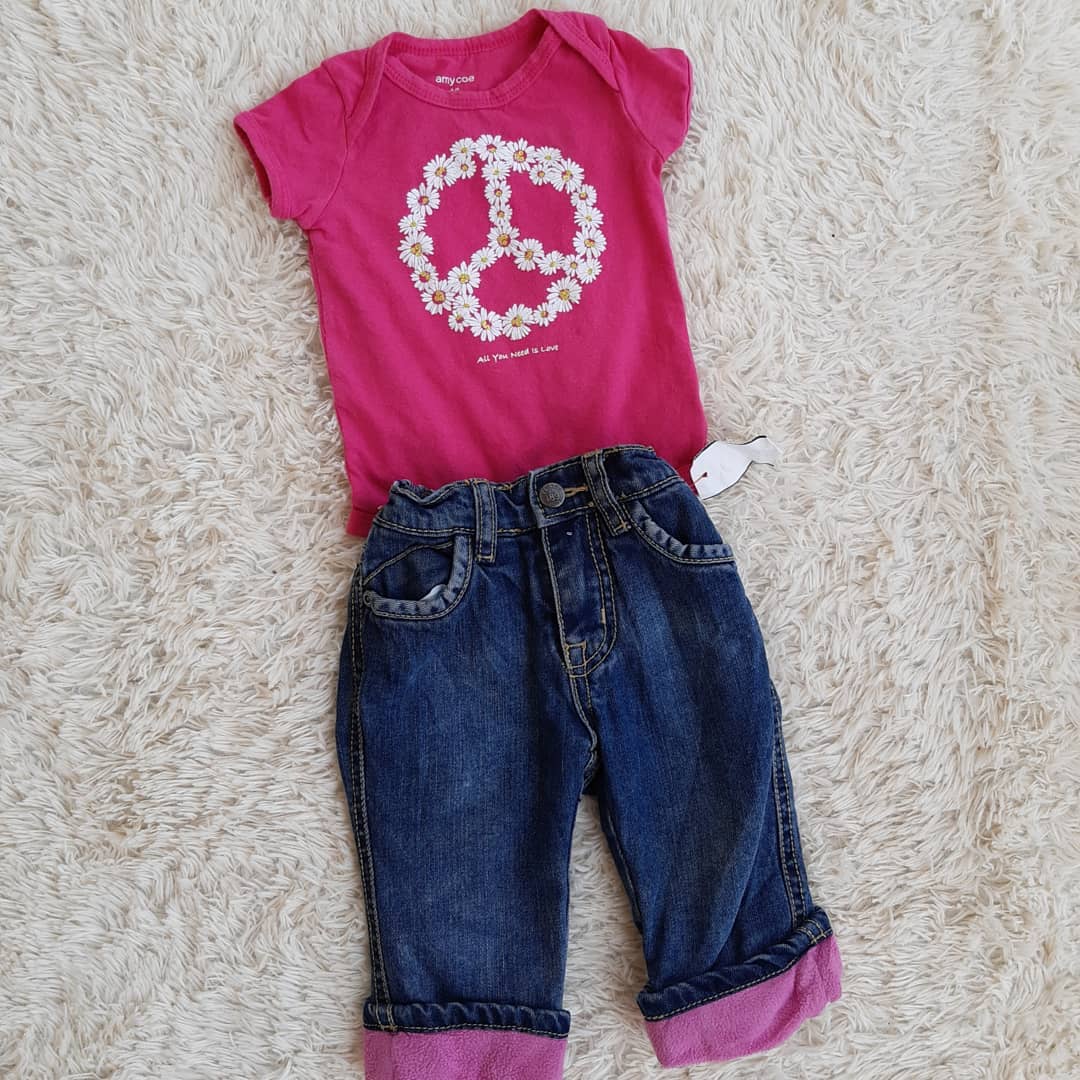 Takeer - Baby girl jean and onesie
6-9 months
12,000 Tshs