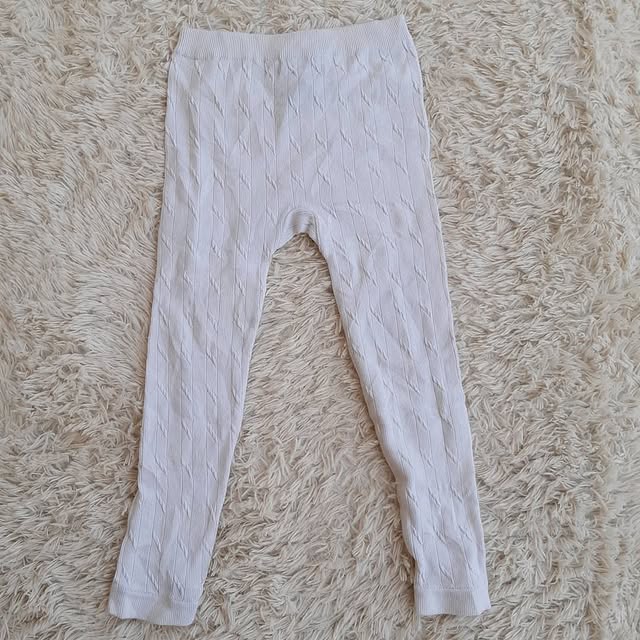 Takeer - Baby girl leggings
4-6 years
6,000 Tshs