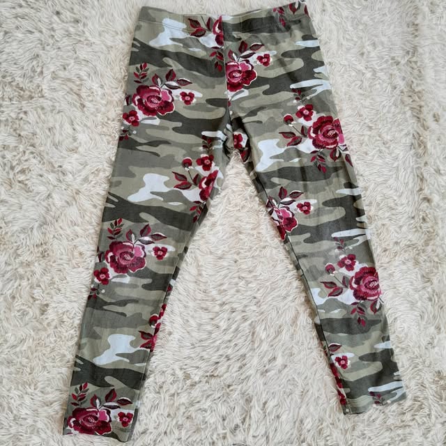 Takeer - Baby girl leggings
7-8 years
6,000 Tshs