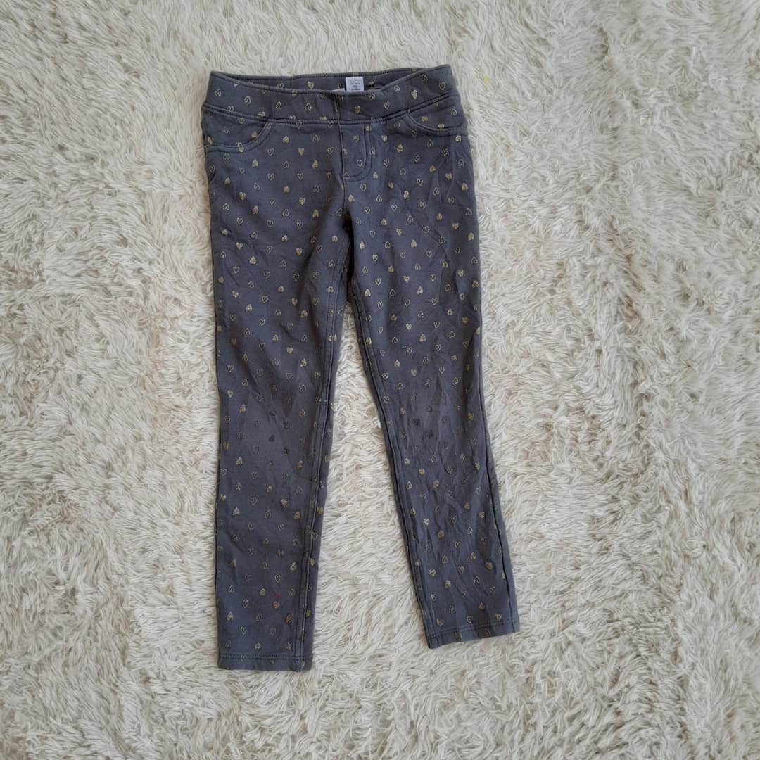 Takeer - SOLD!!
Baby girl thick leggings
5 years 
8,000 Tshs
