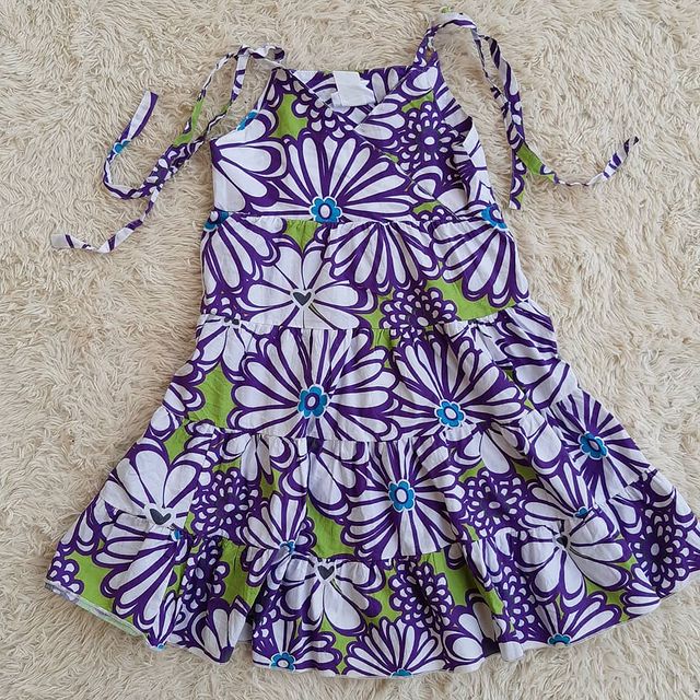 Takeer - Baby girl dress
5-6 years
12,000 Tshs