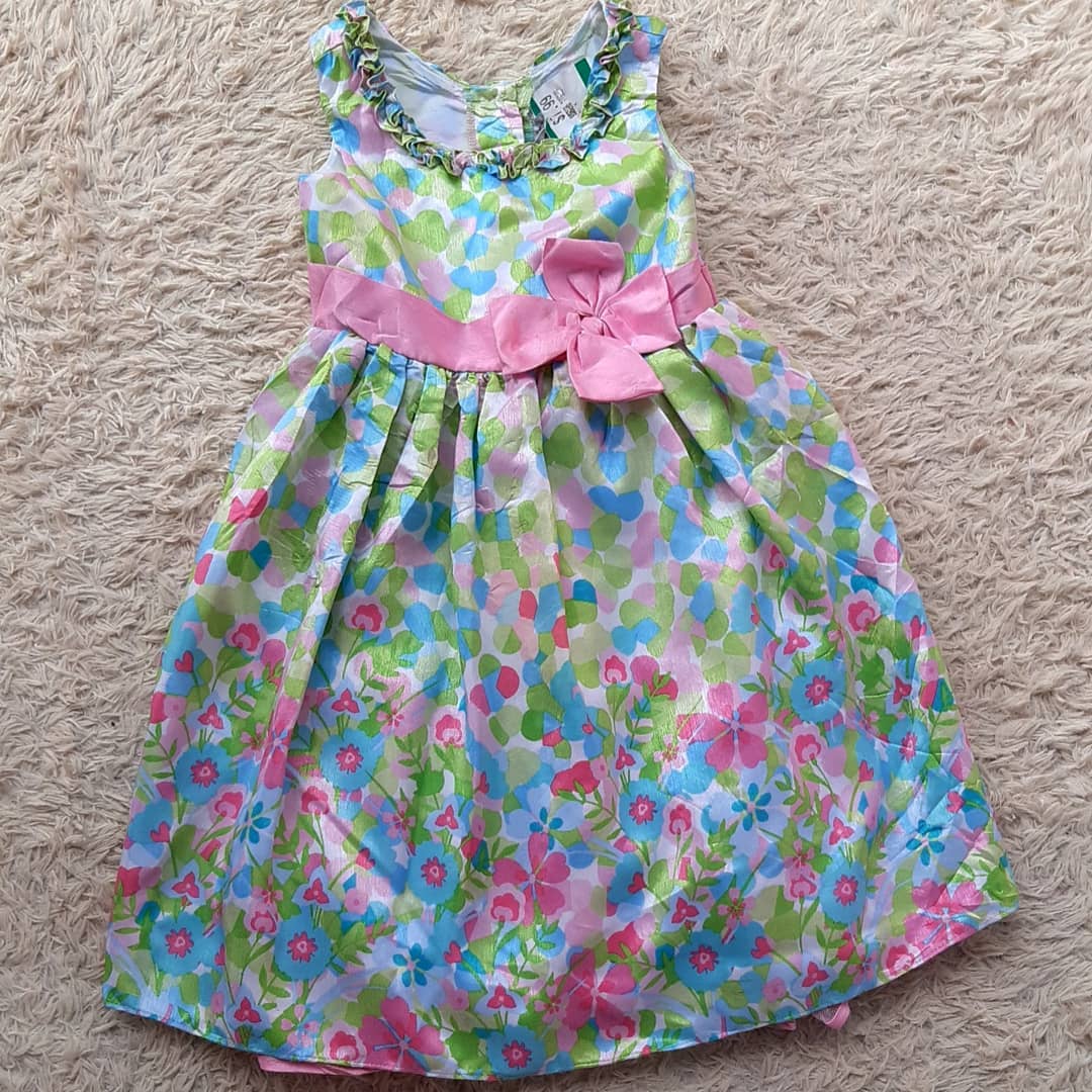 Takeer - SOLD!!
Baby girl dress
6-7 years
25,000 Tshs