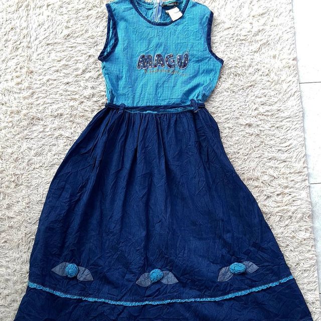 Takeer - SOLD!!
Baby girl long dress
10-12 yrs
12,000 Tshs