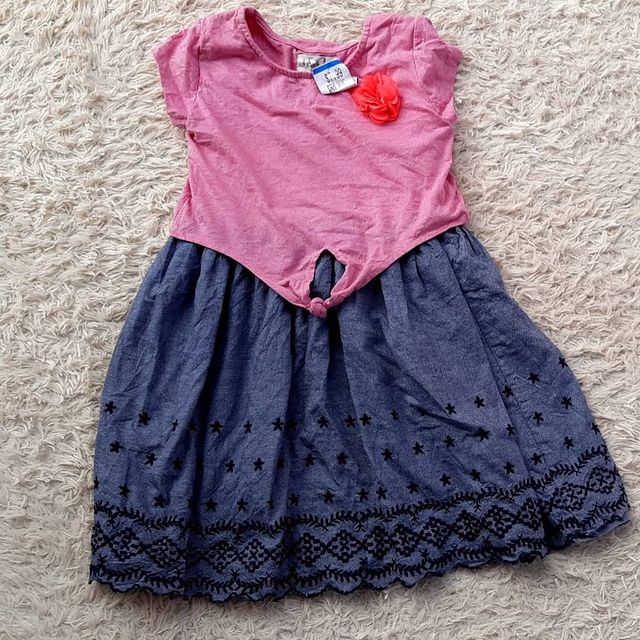 Takeer - Baby girl dress
5-6 yrs
15,000 Tshs