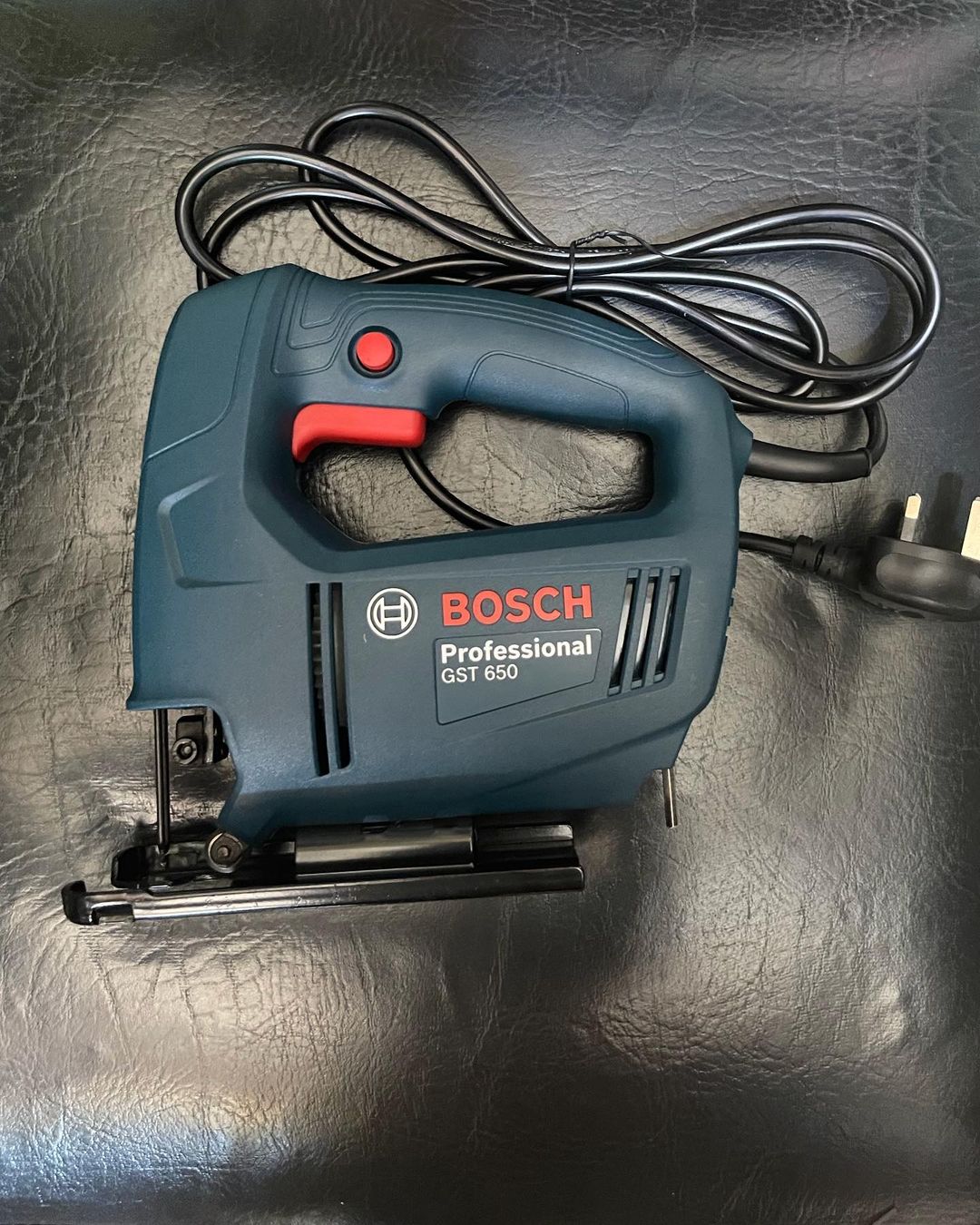 Takeer - Bosch Jigsaw Professional GST 650 450W Bei 120,000/=