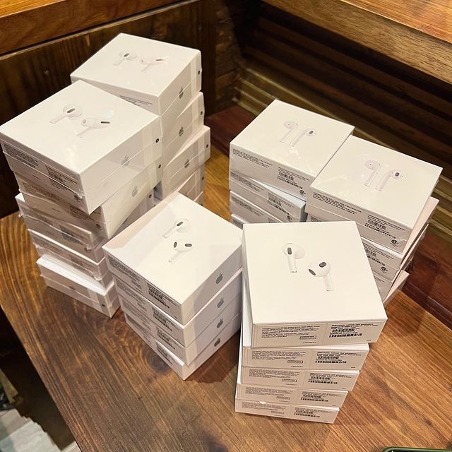 Takeer - Get your brand new AirPods Good quality music from our store with the best prices 
_
AirPods2 150,000/=
AirPods Pro 180,000/=
AirPods3 200,000/=