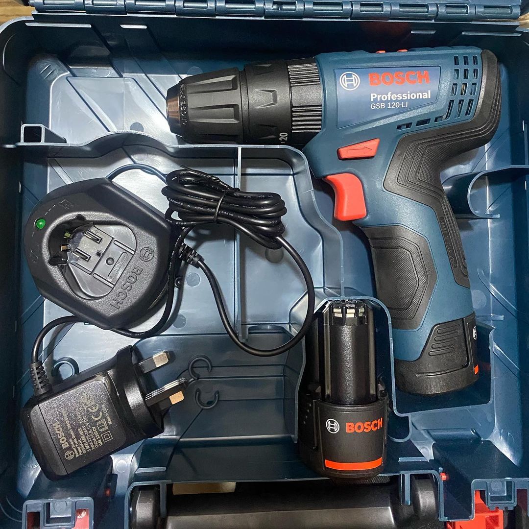 Takeer - Bosch Cordless Impact Drill  Hii ni drill ya ku charge unapata na 1 extra battery…  Inafunga mpaka 10mm call/WhatsApp 