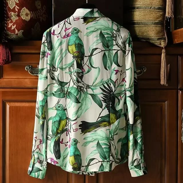 Takeer - Beautiful print blouse available 
Size:S-XXL
Price:Tsh 38,000