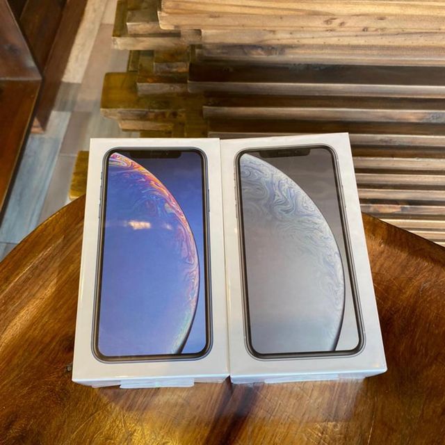 Takeer - Get Brand new iPhone XR USA 🇺🇸 version at our store with one year warranty 
_
iPhone XR 
▪️64gb
💰tsh 800,000/=
•
▪️128gb 
💰tsh 900,000/=
_
▪️EX...