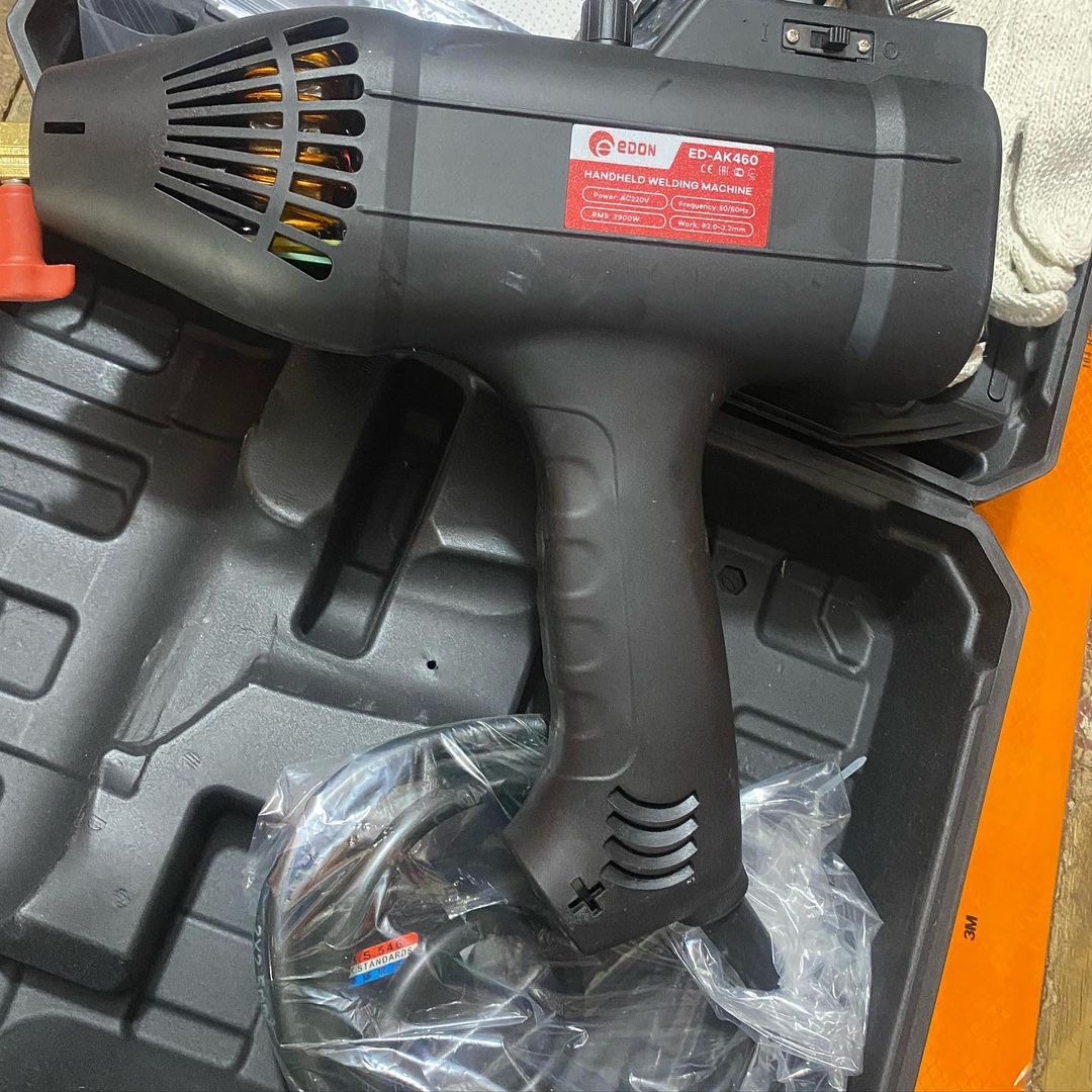 Takeer - Handheld welding machine ( mashine ya kuchomelea ya kushika mkononi) EDON brand  Welds 2.5-3.2 mm electrodes Price: 220,000/=