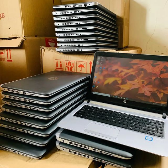 Takeer - HP 430, Core i5, RAM 8GB, SSD 256GB, 6th generation @ Tsh 650,000/ only.