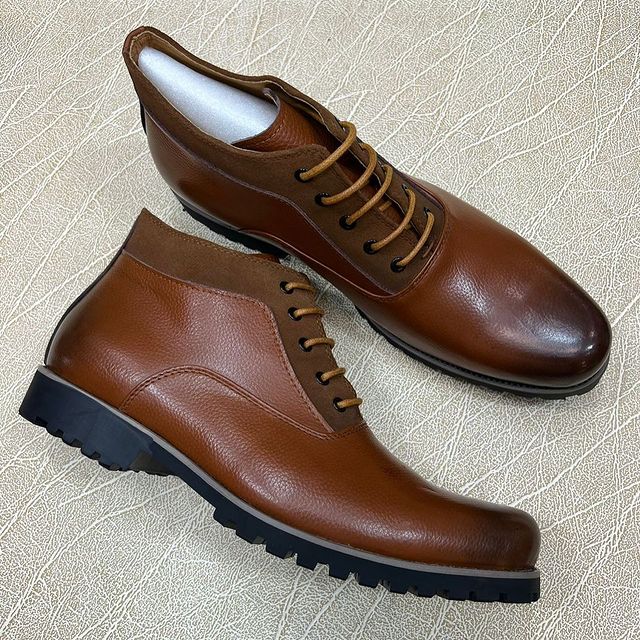 Takeer - Available Shoes 
Size-Price /= Tsh
WhatsApp /call 
Mikoan tunatuma ,Dar Es Saaam unaletewa Ulipo