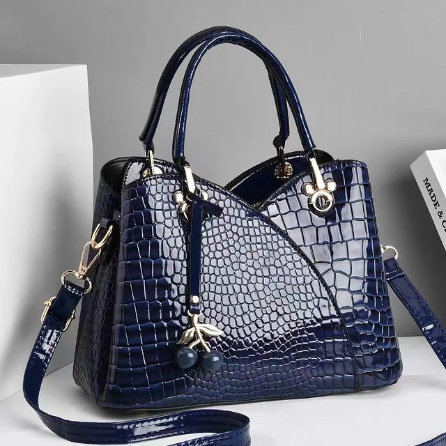 Takeer - Handbag Medium size 
Jumla 25000 tu

Tunapatikana Goba kituo kwa Awadhi 
Call/whatsp 