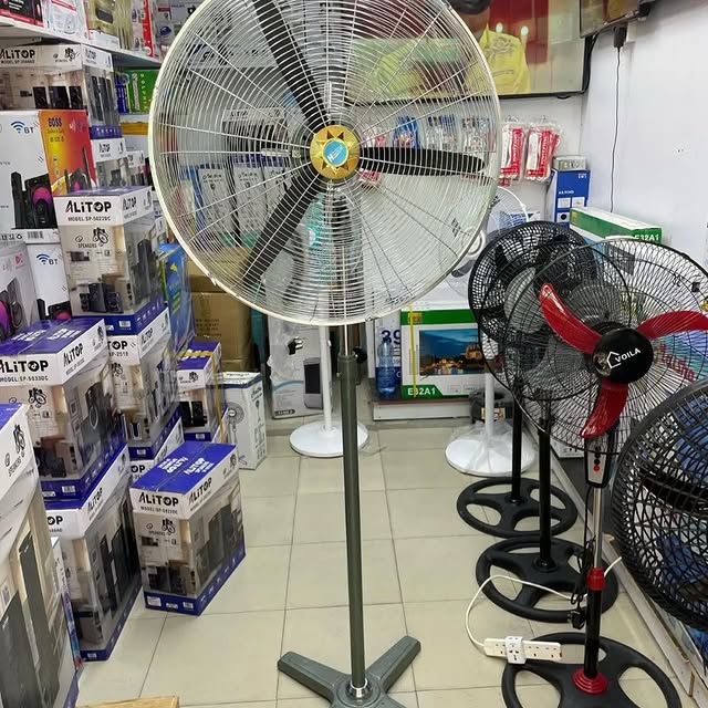 Takeer - HIGH CLASS INDUSTRY STAND FAN

☆PRICE =280,000
☆CALL =
SIZE 26 

HII NI FENI KUBWA INAFAA KWA MATUMIZ YA MTU MWENYE NYUMBA KUBWA AU KWENYE UKUMBINI...