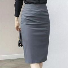 Takeer - High-waisted pencil skirts available 
Cotton material 
Size:M - 4XL
Price:Tsh 40,000