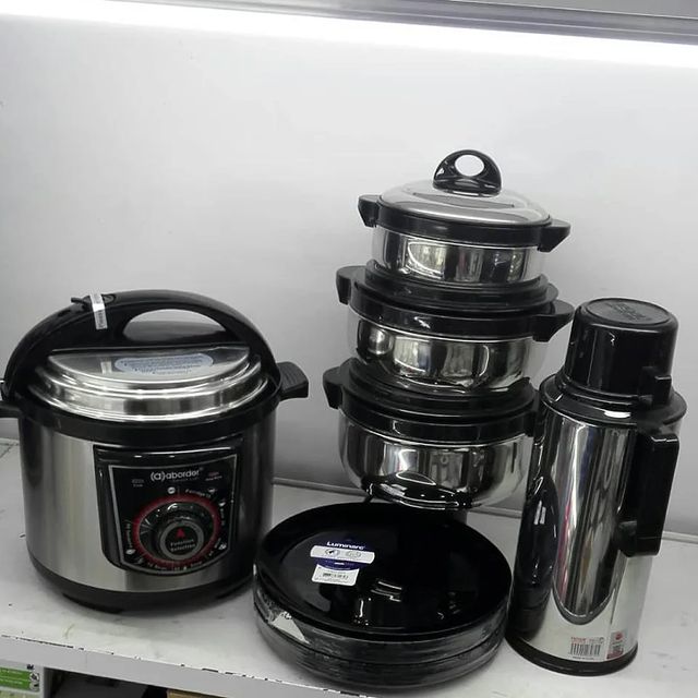 Takeer - *Set matata...vitu original tupu...Pressure cooker L6, Sahani za  luminarc pc12, hotpot na chupa yake full set tsh 350,000*

#