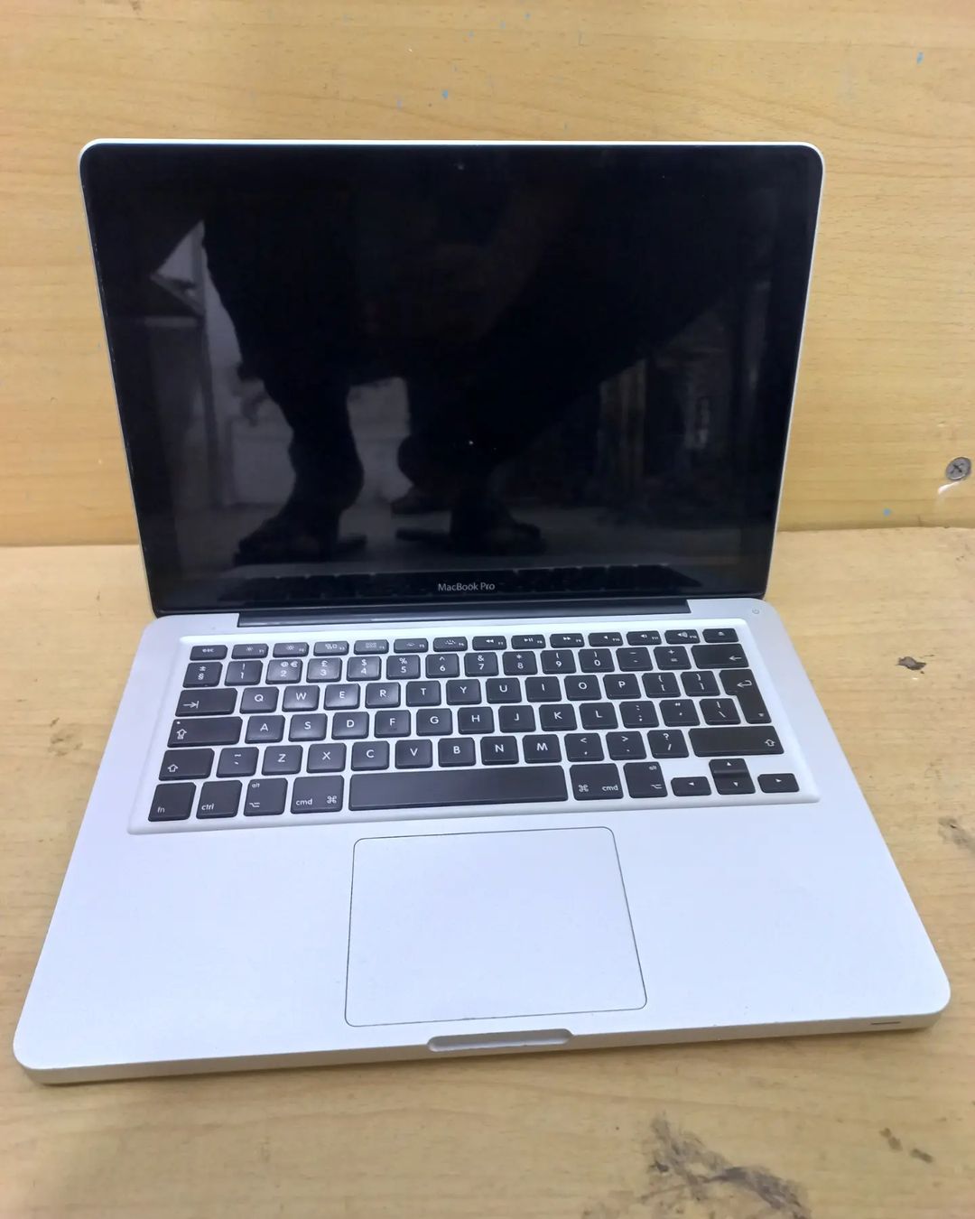 Takeer - Macbook Pro 
Core 2 duo
2.4Ghz Processor 
macOS Mojave (version 10.14)
6GB RAM
320GB HDD
Battery 3+ Hours 
.
Price 465,000Tsh 
Contact: 