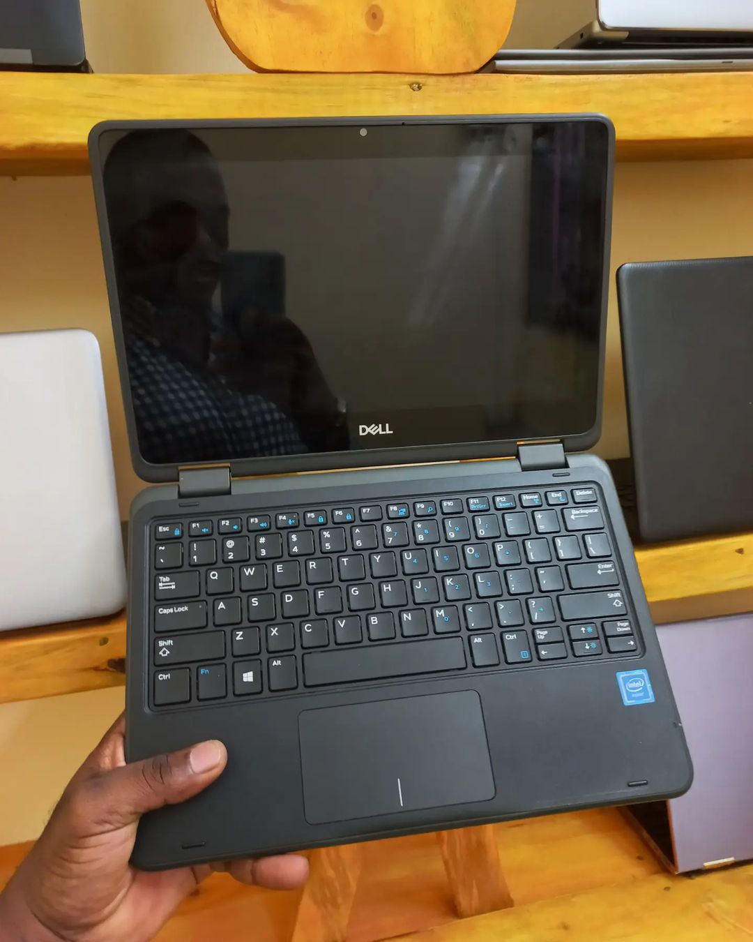 Takeer - DELL LATITUDE 3190
TOUCH SCREEN 
CONVERTIBLE X360
INTEL PENTIUM 
4GB RAM 
256GB SSD
12.5" INCHES SCREEN DISPLAY 
MEDIUM SIZE
.
PRICE: 400,000TSH
CO...