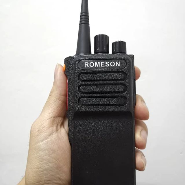 Takeer - Two way Radio in our stock for Tsh.125,000/= only per 1pc 
  
❖Brand: Romeson
❖ Model: Hiker 7
❖ Frequency Range: UHF 400-480MHz 
❖ 16 Memory Ch...