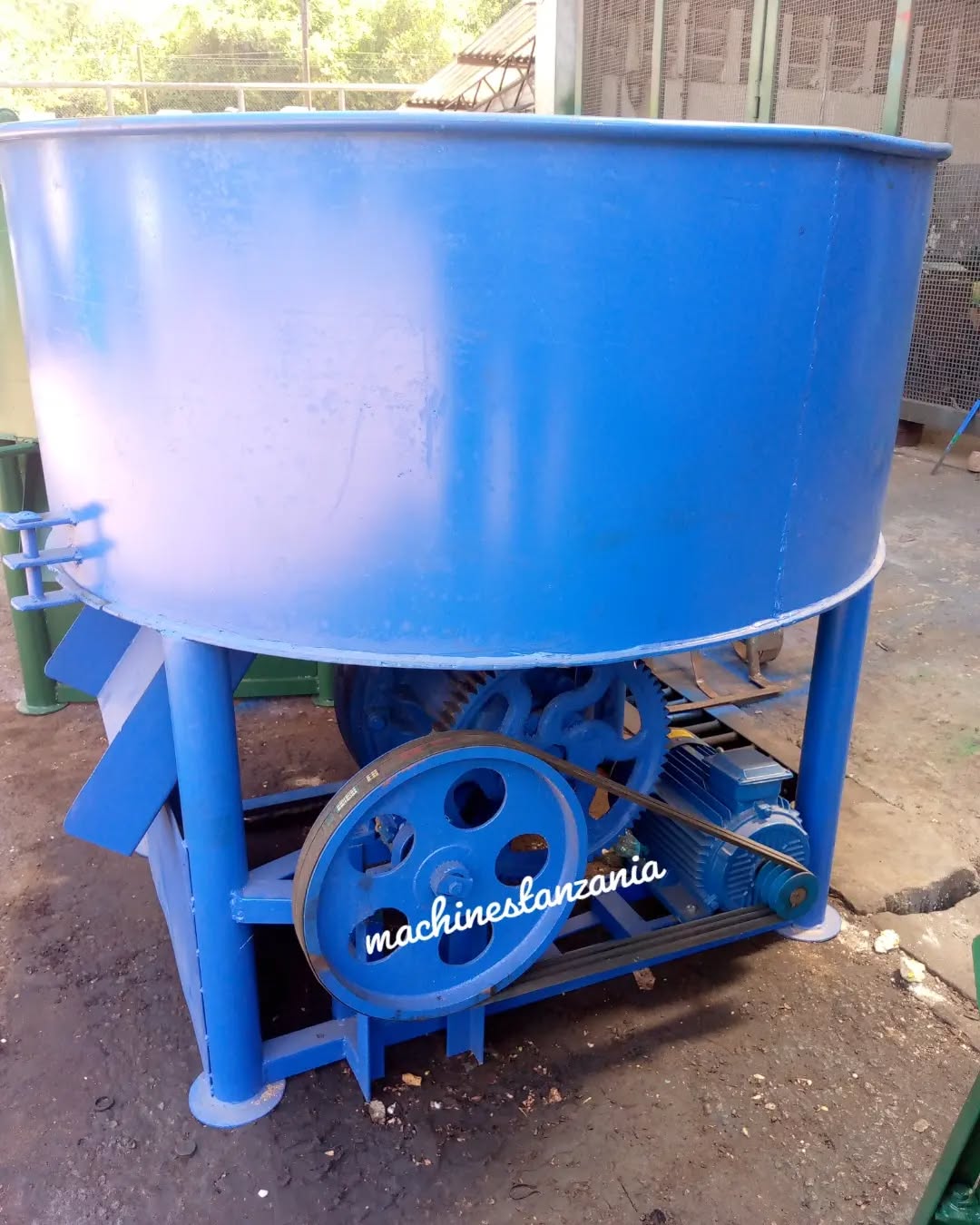 Takeer - Block machine + Sand mixer ,zote zinapatikana hapa  wasiliana nasi kwa simu/Whatsapp 
✅
       