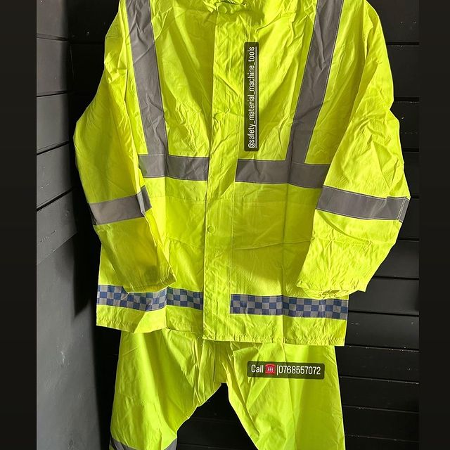 Takeer - New arrivals 🚢🚧
Personal Protective Equipment 
Category | Body protection 
Type:High visibility Waterproof Rain Suit
Color| Lime Green

Now avail...