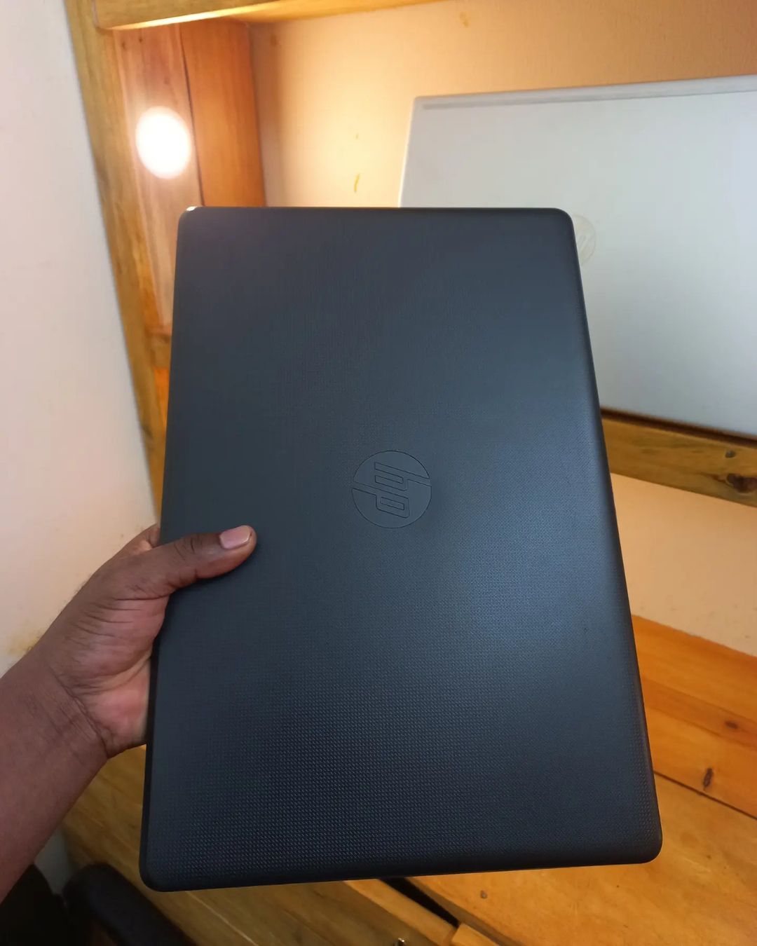 Takeer - HP PROBOOK 250 G6
8TH GENERATION 
CORE i5 
8CPU's
8GB RAM 
500GB HDD
15.6" INCHES SCREEN DISPLAY 
4HOURS BATTERY 
CLEAN CONDITION 
.
PRICE 680,000T...