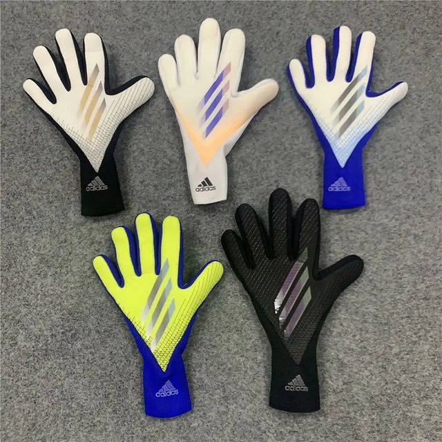 Takeer - Goalkeeper gloves 
Bei poa sana