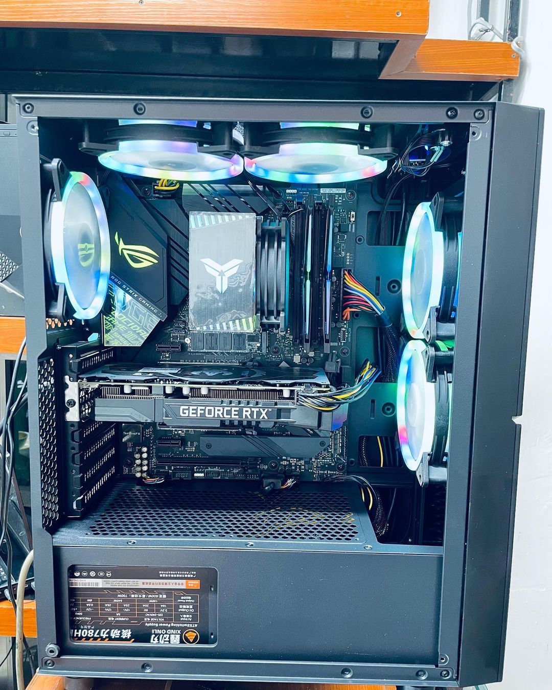 Takeer - SWIPE ⬅️➡️ For more pictures
Asus Rog STRIX Z390-F
Customized Gaming Desktop
Core i7 8th Generation
SSD 512GB+HDD 3TB 
RGB RAM 16GB DDR4
CPU 3.20 G...