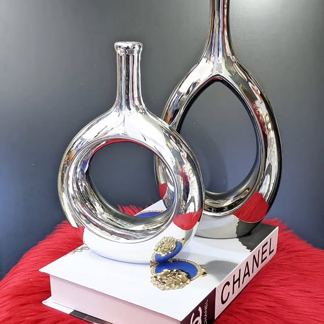 Takeer - Vase decor set 100,000 

📞
Excellent quality 👍 is guaranteed only at  

Please shop with   for quality household items and all kitchen appliances...