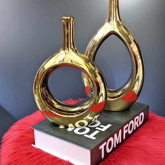 Takeer - Vase decor set 100,000 

📞
Excellent quality 👍 is guaranteed only at  

Please shop with   for quality household items and all kitchen appliances...