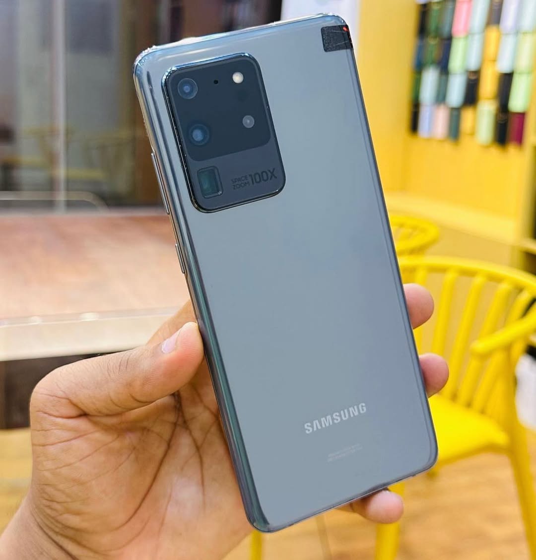 Takeer - Samsung 20ultra 5g
550,000tsh/ clean as new

128/ 12gb

I year warrant 
Clean condition ( hazina ata mchubuko)

Tupo kariakoo jengo la china plaza ...