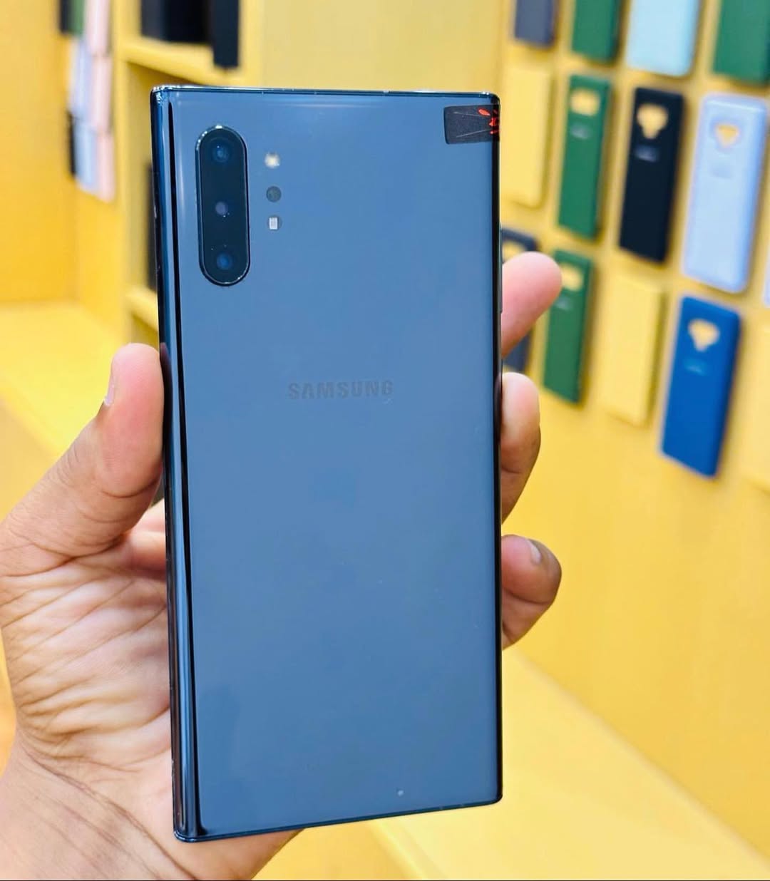Takeer - Samsung Note 10+ 5g
550,000tsh/ clean as new

256/ 12 gb

I year warrant 
Clean condition ( hazina ata mchubuko)

Tupo kariakoo jengo la china plaz...