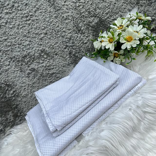 Takeer - Shuka size ni 8/8 ni mtumba pure cotton
 
Material ya shuka ni zuri sana na ngumu kuisha haraka

Shuka mbili foronya nne elfu 55000

Shuka mbili fo...