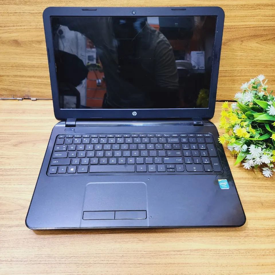 Takeer - HP250 G3 
Model : HP 250G3
Procesor : intel Inside
Ram installed : 4GB
Storage : 500GB HDD
Body :Clean & Slim
Speed : 2.16ghz
Size : Inch 15.0 UHD
...