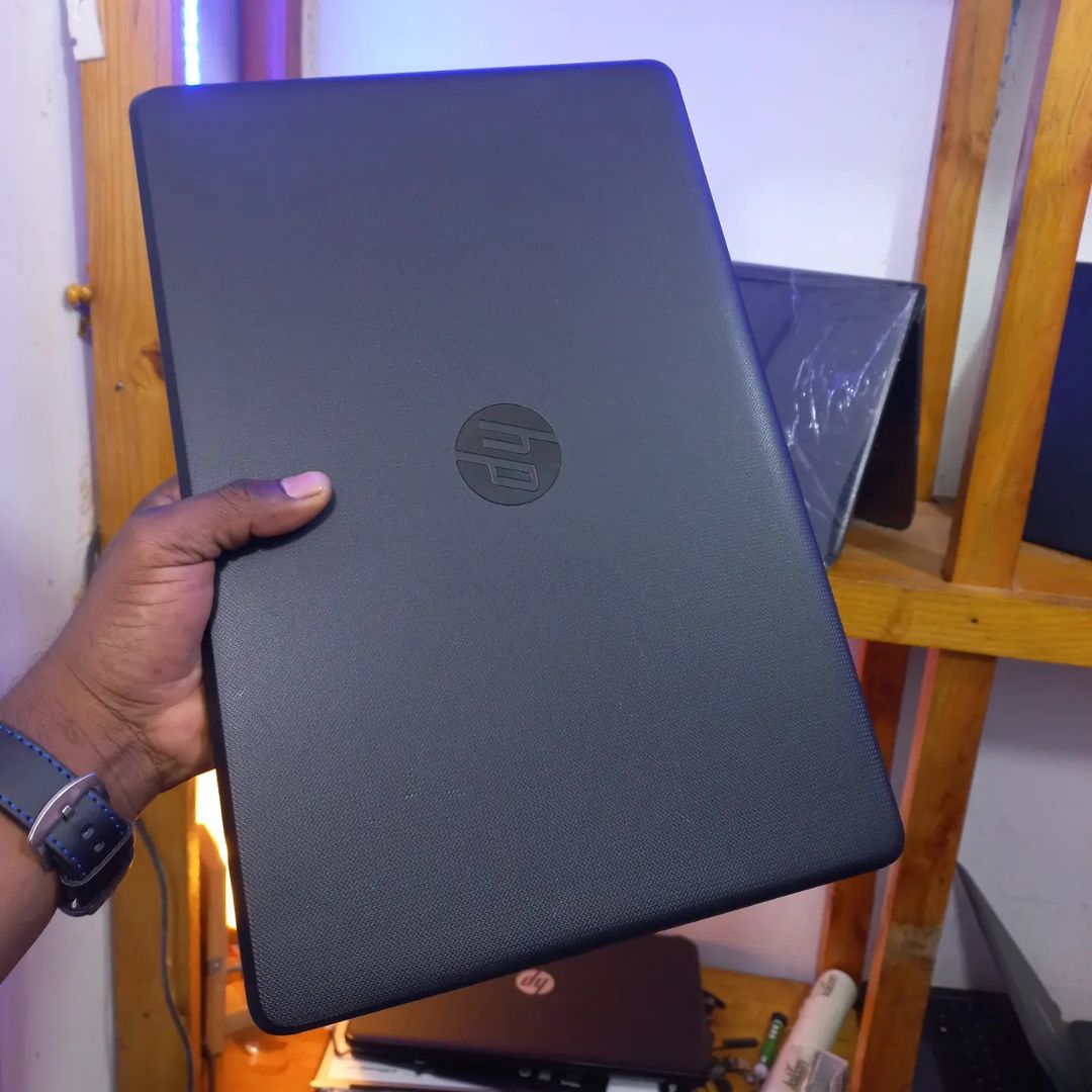 Takeer - HP 250 G6
INTEL CORE 2 DUO
4GB RAM 
500GB HDD 
CLEAN CONDITION 
4HOURS BATTERY 
15.6" INCHES SCREEN DISPLAY 
SLIM PC
.
PRICE; 330,000TSH

CONTACT: 