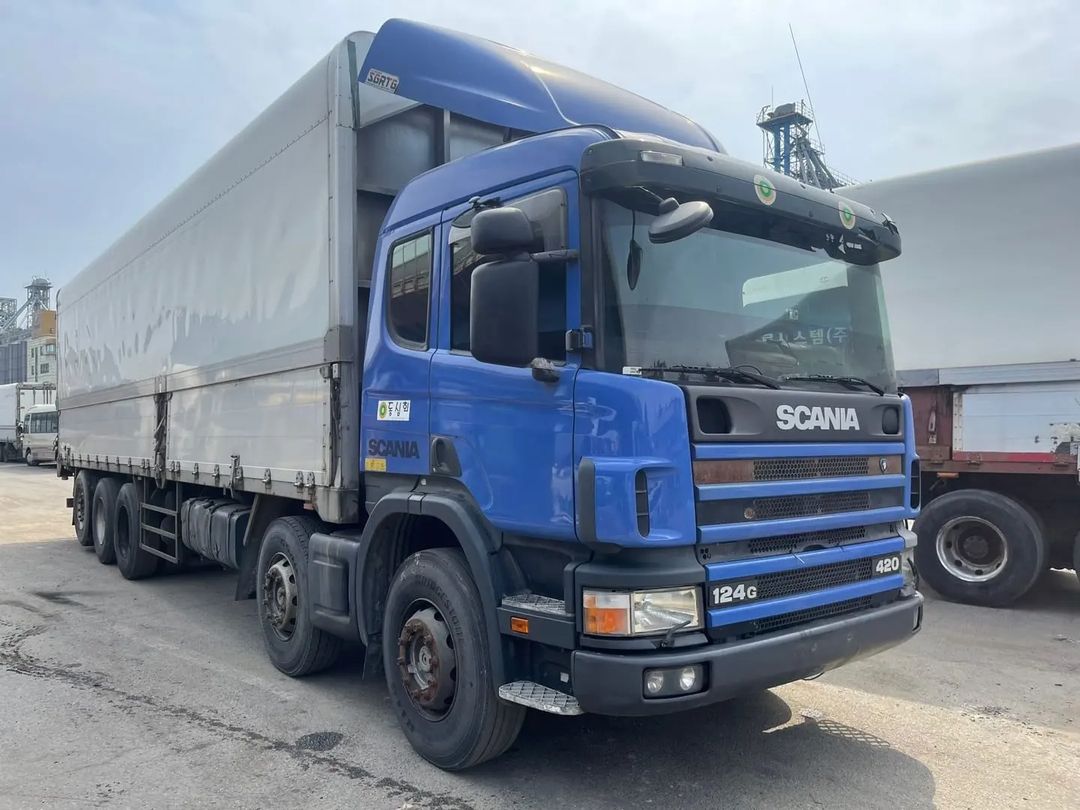 Takeer - NJOO TUKUAGIZIE SASA 

SCANIA 124 420 FLATBED 

BEI MILL 115,000,000 

ANZA MILL 75,000,000 
MALIZIA MILL 40,000,000

Mwaka:2003
Engine:Euro 3
Manu...