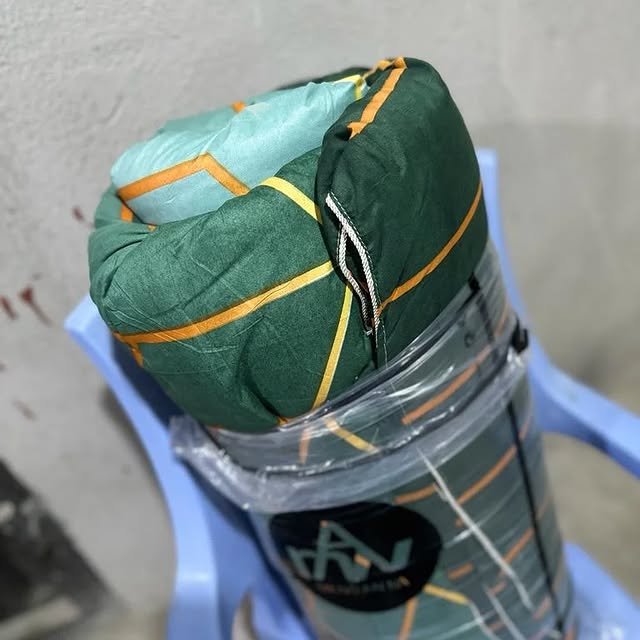 Takeer - duvet moja 
shuka mbili
foronya mbili 
haichuji 
haitoi vipele
pure cotton(7*8)
35000
tunapatiakana kariakoo mtaa wa swahili na mchikichi kwenye je...