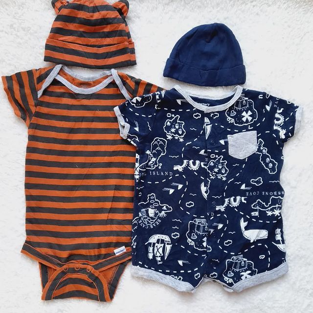 Takeer - Baby romper & hat
3 months & 3- 6 months
 8,000/= zote
Call/watsapp 