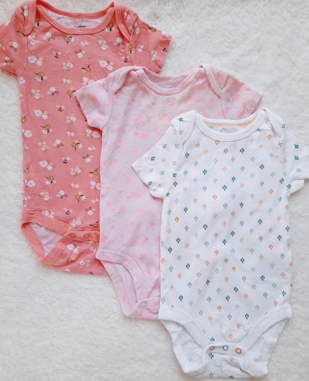 Takeer - Baby onesies
3-6 months
7,000/= zote
Call/ watsapp 