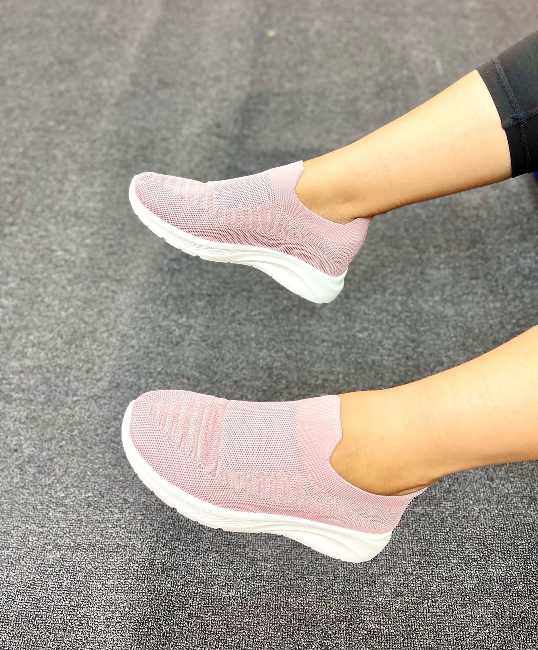 Takeer - NEW ARRIVAL.🔥🔥

Size 36 hadi 41

Bei 25000 tu

Call/wasap 
TUNAFANYA DELIVERY.

TUPO KARIAKOO NYUMA YA MSIMBAZI POLISI

TUNATUMA MIKOA YOTE TANZANIA
