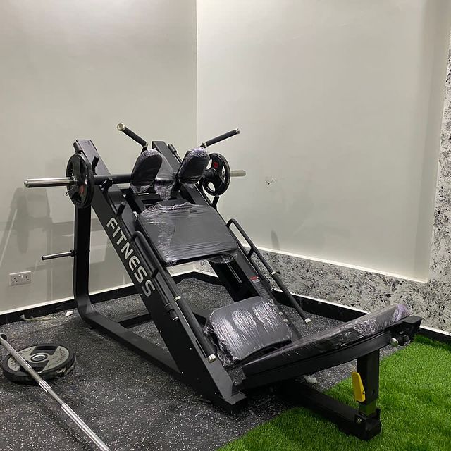 Takeer - ✅💪🏽👊🏽 NEW STOCK 🔥🔥🔥
Lets goo….
2 in 1 leg press & hack squat 
Few PCs at stock 

Bei✅ 4,500,000/- ✅ 👍👍

Delivery popote tunakuletea 
Mikoa...