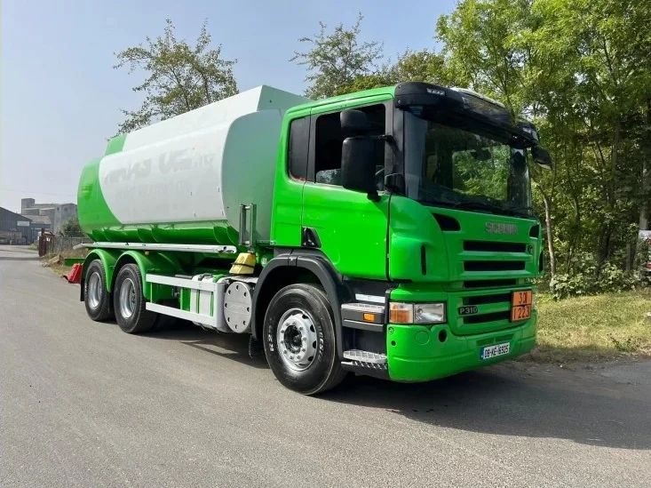 Takeer - NJOO TUKUAGIZIE SASA 

SCANIA  P310 TANKER

BEI MILL 130,000,000 
 
ANZA MILL  90,000,000 
MALIZIA  MILL  40,000,000

Mwaka:2008
Engine:Euro  5
Man...