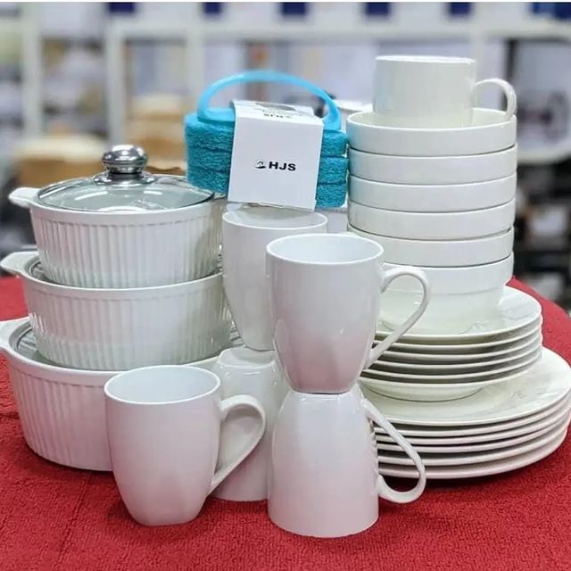 Takeer - classic dinner set inakuwa 

sahani 6
side plate 6 
Bakuli 6
vikombe 6 
Serving bowls 3
Brashi 1


Mawasiliano #
Free deluvery