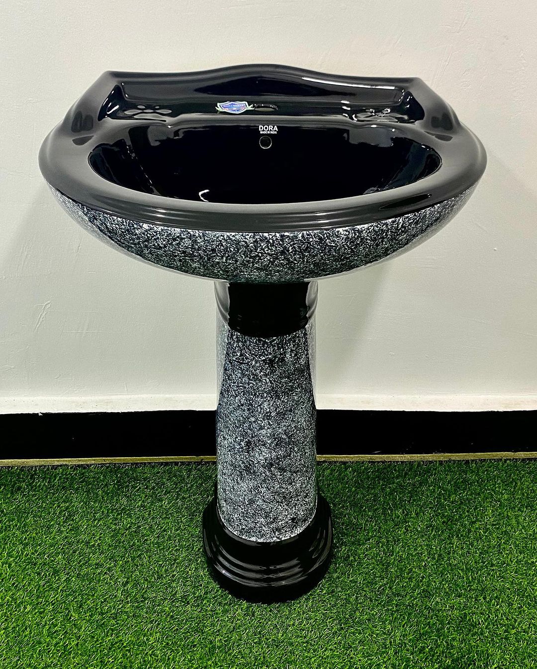 Takeer - ⬛️Hand wash basin

☑️Type:Star Gold 

◼️Status:Available 
◾️Price:120,000

Location 📍:Gerezani Kariakoo 

Delivery 🚚:Available ✅

☎️