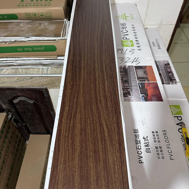 Takeer - New stock 🚨 
Luxury pvc vinyl floor tiles
Moisture resistance
Peal and stick
Easy to install
Durable
Long lasting
Waterproof 
Non-slippery
Scratch...