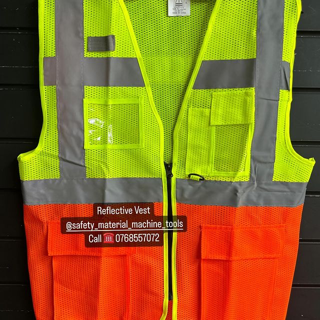 Takeer - NEW ARRIVALS 💥💥

 SAFETY GEAR (PPE)
📌Category: Body Protection 
📌Type: Reflective Vest
📌Fabric used: 100% Polyester 

 VEST DESIGNS 
📌Executi...