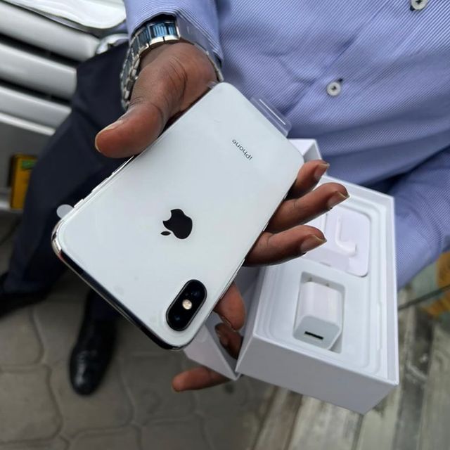 Takeer - Get Brand new iPhone X USA 🇺🇸 version at our store with one year warranty 
_
iPhone X
▪️64gb
💰tsh 600,000/=
•
▪️256gb 
💰tsh 680,000/=
_
▪️EXCHA...