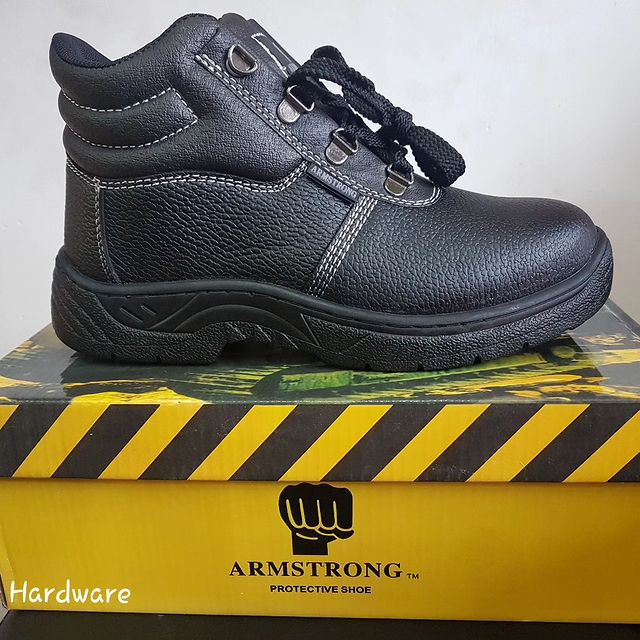 Takeer - Safety boots (Armstrong)
Sizes: 39-45

Available in wholesale and retail. For more information, call/whatsapp   

Inapatikana kwa jumla na rejareja...