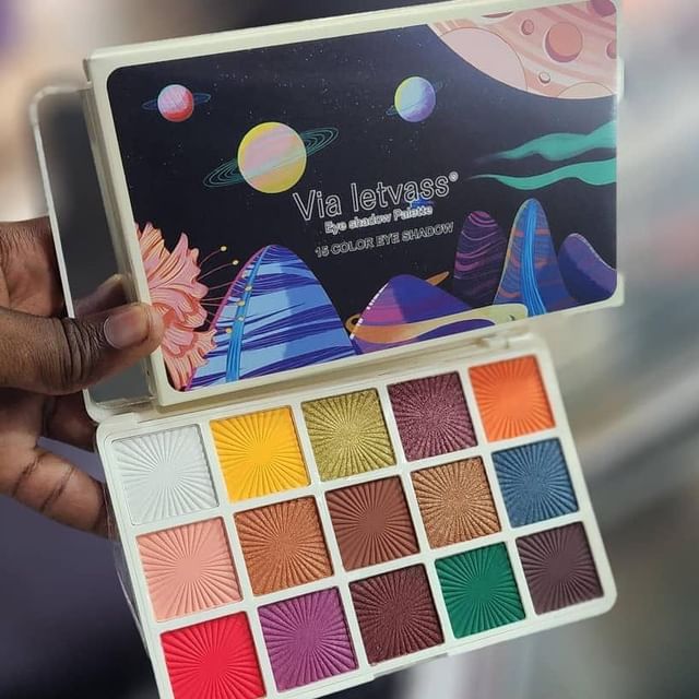 Takeer - EYE SHADOW PALLET INAKOZA RANGI ZAKE TSH 7,000 JUMLA 6,000🔥👌usafiri free znz to dar🔥👌