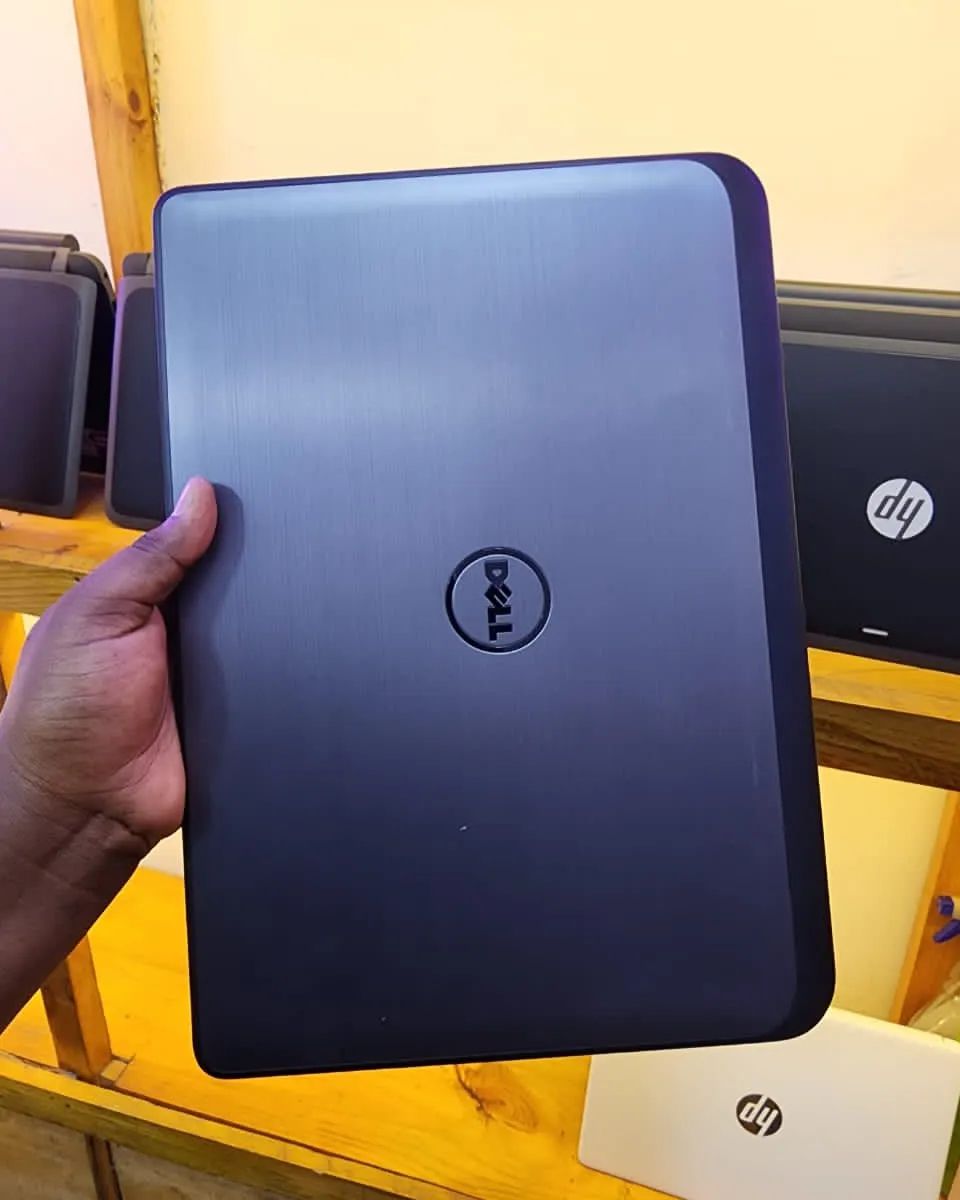 Takeer - DELL LATITUDE 3440
CORE I3
4GB RAM 
500GB HDD
4HOURS BATTERY 
CLEAN CONDITION 
.
PRICE: 380,000TSH
.
CONTACT: 